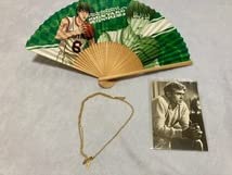 黒子のバスケ柄扇子(幅約40丈23cm)&ジェームズ ディーン/ポストカード&1連部と2連部のチェーン約43cmにフェザー/ツリーストラップ 黒子のバスケ柄扇子(幅約40丈23cm)&ジェームズ ディーン/ポストカード&1連部と2連部のチェーン約43cmにフェザー/ツリーストラップ