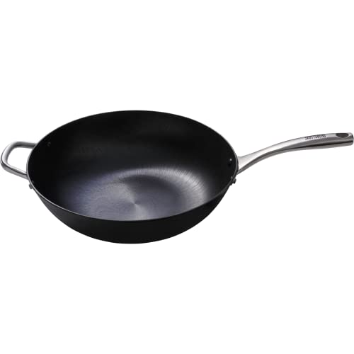 SKOTTSBERG® Wok-Pfanne Induktion 34 cm, Gusseiserner Wok, eingebrannt ab Werk, ohne Antihaftbeschichtung, hochwertige Pfanne für alle Herdarten, rostfrei & kratzbeständig für scharfes Anbraten Cover