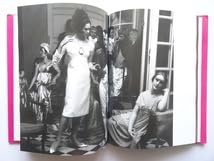 Amazon.co.jp: 洋書イヴ・サンローラン 40周年記念 写真集 本 作品