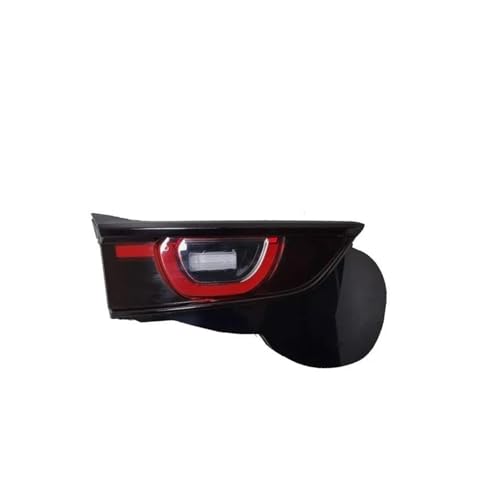 Feu arrière style automobile Mazda CX-50 finition premium et lignes aérodynamiques