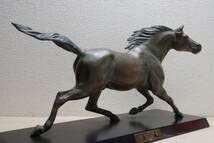 疾風　馬のブロンズ像　大井競馬従事員共済会退会記念 Amazon.co.jp: 馬オブジェ疾風大井競馬従事員共済会退会記念 午置物