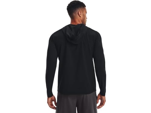 Cazadora con capucha Under Armour para hombre en color negro ajustable 2