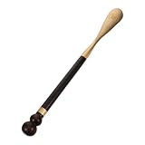 Künstlerische handwerkskunst: dieser schuhlöffel ist nicht funktional, sondern auch dekoratives stück für zuhause und spiegelt geschmack und wider. anziehhilfe für ältere menschen