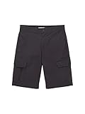 Klassisch, kurze circargo-Hose mit seitlich, aufgesetzten Taschen und Eingriffstaschen. Mit eingesetzter Gesäßtasche und verstellbarem Hosenbund.