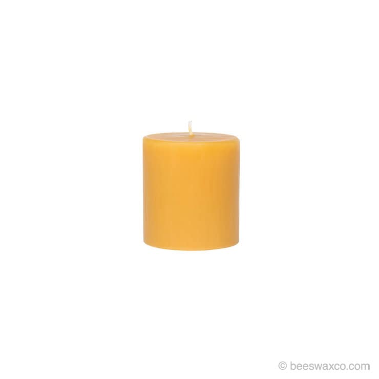 B The eeswax Co Pillar eeswax Candle - Natural Honey Scented - Long-Lasting & Eco-Friendly - Cotton Wick - Slow urning - Hand Poured Pure Organic ees Wax - Short