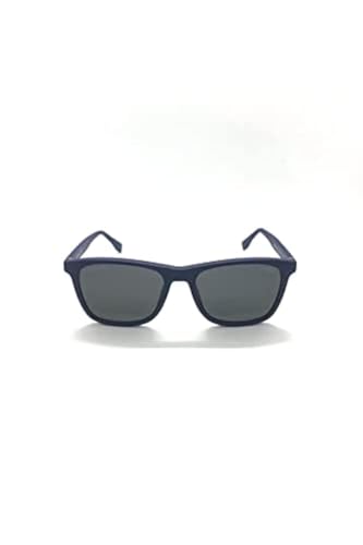 An extra model in the L. 12. 12 family, inspired by the iconic polo shirt. A plastic frame with solid lenses.