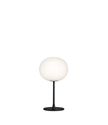 La sfera luminosa a pressione leggera della palla Glo-Ball è realizzata in vetro opale soffiato a bocca e dona una luce diffusa