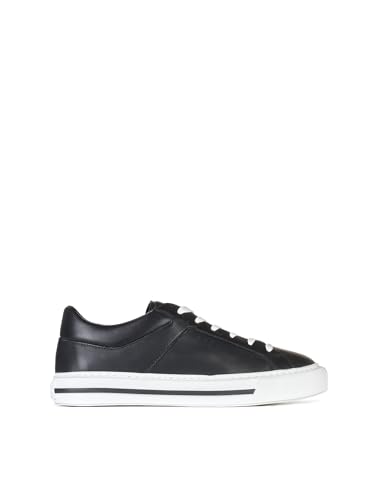 Una scarpa urbana da uomo ispirata alle sneakers da skate degli anni '90. Le Hogan H691 sono realizzate in nappa, con il logo Hogan impresso sul lato. La soletta in memory foam completa questo modello versatile e raffinato. Sneakers Hogan H691 uomo Tomaia in nappa Logo Hogan impresso sul lato e sulla linguetta Soletta in memory foam Suola in gomma Altezza totale 3,8 cm Indicazioni di cura e mantenimento incluse Custodia in tessuto inclusa Include un paio di lacci aggiuntivi