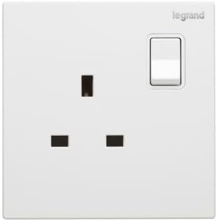 Legrand British standard single socket outlet Galion 282432-C