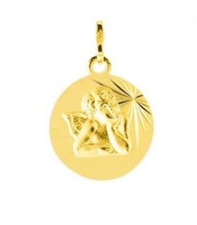 Médaille ange en or jaune : un bijou d'exception façonné avec précision