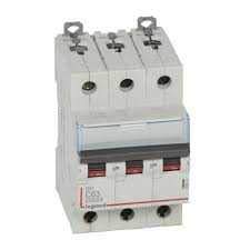 Magnetotérmico DX3 3P 63A previene averías eléctricas absorbiendo picos de potencia de 10/16kA