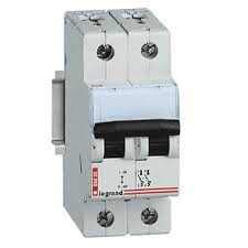 Magnetotérmico DX3 2P 32A para proteger los electrodomésticos de tu hogar moderno