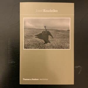 Amazon.co.jp: 本 ジョセフ クーデルカ Josef Koudelka 写真集