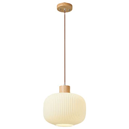 Lámpara medieval de madera contra la iluminación fría en dormitorios modernos