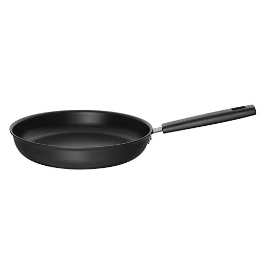 Fiskars stekpanna, Ø 28 cm, Passar alla hällar, aluminium/bakelit, reptålig, non-stick beläggning, Överhettningsskydd, Hard Face, svart, 1052237
