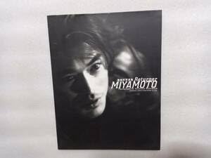 Amazon.co.jp: 金城武 写真集 Returner MIYAMOTO 撮影・中村和孝 角川