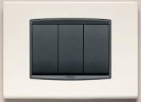  Vimar Serie Eikon – Placca Classica 3 Moduli Metallo Verniciato Bianco