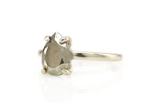Bague en pyrite pour tenue décontractée ou soirée habillée de style boho