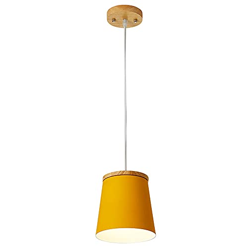 Suspension moderne en métal jaune pour illuminer le couloir et la cuisine