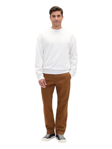 Image of Gap Men's Essential Straight Fit Khaki Chino Pants