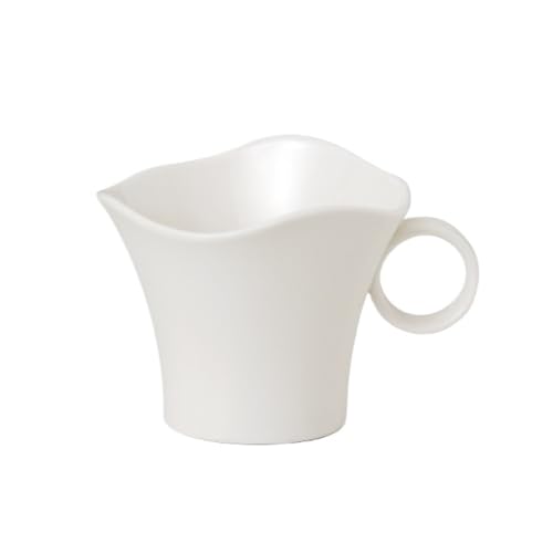 Idratati con stile con la nostra capiente tazza in ceramica. Può contenere acqua, tè o caffè.