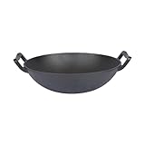 Le wok a des poignées pour faciliter le levage et est conçu avec des côtés inclinés vers le centre, ce qui le rend particulièrement bon pour la friture avec l'avantage supplémentaire d'utiliser moins d'huile.