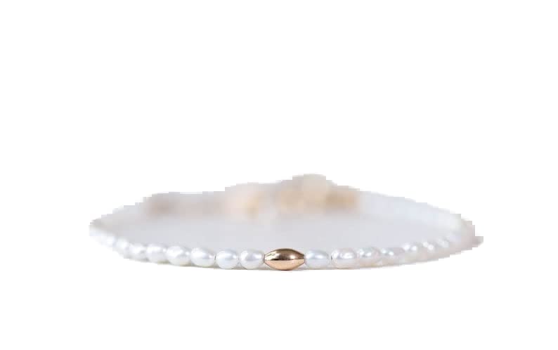 Bracelet perles d'eau douce ajustable ne perdant pas son eclat grace au plaque or