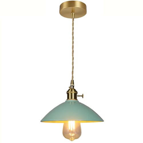 Lustre en céramique verte dans une salle à manger de pension de famille