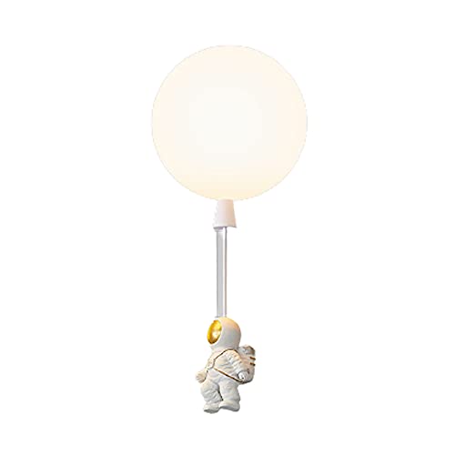 Suspension astronaute globe dépoli créant une ambiance douce dans la chambre
