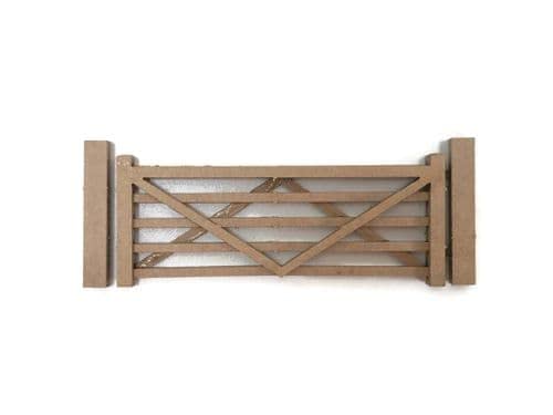 Scale Model SceneryLX459-OO Laser Cut Five Bar Gates & Posts (Pack Of 3) For OO Scale Model Railway Layouts & 1:76 Diecast Dioramas
