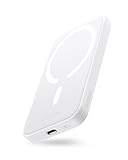 ✅【Compatto e Portatile】 Questo powerbank magsafe per iPhone ha quasi le dimensioni di una carta di credito e si adatta senza sforzo alla tasca della giacca. La superficie in morbido silicone protegge il telefono dai graffi. Dimensioni: 9,74 x 6,38 x 1,47cm, perfetta per la ricarica in movimento.