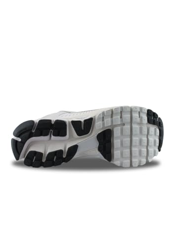 Zoom Vomero 5 Sneaker by Nike4