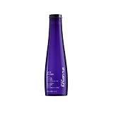 El Champú Glow Revealing de Yubi Blonde, limpia suavemente mientras acondiciona la fibra capilar con un brillo natural y un toque lujoso.