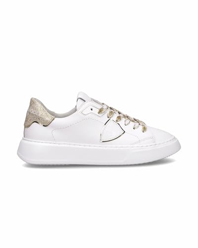 Sneaker Philippe Model modello Temple realizzate in pelle di vitello bianca con spoiler e profili dello scudetto color oro. Scudetto laterale bianco con profilo dorato Fodera in pelle e spugna di cotone Fussbett estraibile Suola in gomma ultralight rifinita artigianalmente Altezza: 4 cm