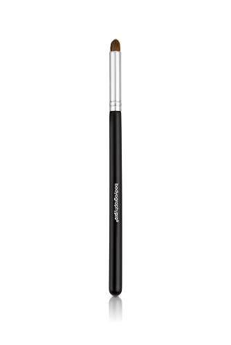 Pinceau dôme pour estomper le maquillage des yeux au quotidien dans votre trousse de beauté