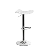 Taburete alto giratorio fabricado con el bastidor del asiento de madera, el relleno de espuma de poliéster y tapizado con tela de polipiel PU, de color blanco, lleva el pie giratorio metálico cromado, color plateado.