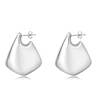 Élégantes et audacieuses : boucles d'oreilles créoles dorées très attrayantes. Les boucles d'oreilles en forme d'aileron ont des lignes fluides et elles s'adaptent à votre usage quotidien, des bals de fin d'année et certaines occasions spéciales.