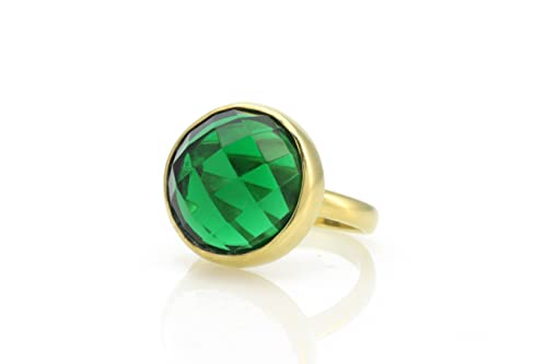 Bague à chaton en or au quotidien : style empilable chic