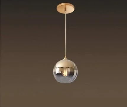 Petit lustre rond en verre doré créant une ambiance feutrée dans les cafés et restaurants