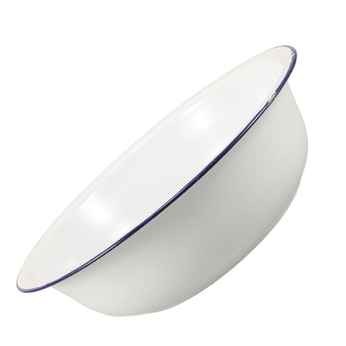 Bassin en émail blanc vintage pour soulager les pieds fatigués avec un bain chaud
