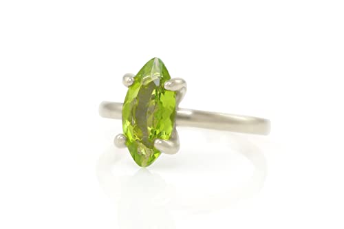 Bague Péridot Argent : Trouver le bijou de naissance idéal pour elle