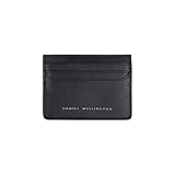 Portefeuille homme Daniel Wellington fabriqué en cuir noir lisse ce portefeuille combine style et praticité, ce qui le rend parfait pour un usage quotidien. Doté d'un compartiment pour trois cartes, pour garder tout en ordre et à portée de main. Les dimensions du portefeuille sont de 10 cm x 7,5 cm, idéal pour s'adapter facilement à n'importe quelle poche.