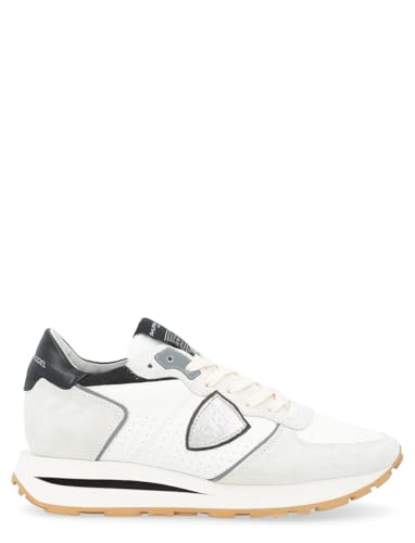 Sneaker Philippe Model modello Tropez Haute in pelle bianca e nera. Dettagli grigi e argento. La tomaia è realizzata in pelle traforata con inserti in suede. La suola in gomma ultra leggera presenta una linea sporgente sul tallone, con inserto fresato artigianalmente per un effetto tridimensionale. Scudetto laterale in pelle color argento Sottopiede in memory foam estraibile Fodera interna in tessuto Suola in gomma ultra leggera con fresatura artigianale Altezza suola: 5,5 cm