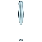 2. Cómodo de sostener: espumador de leche de mano ligero, alimentado por 2 pilas AAA (no incluidas), mango pequeño y más ergonómico, no se desliza fácilmente durante el funcionamiento, botones verticales cómodos, más cómodo de usar. Puedes hacer tu propio café con leche en cualquier momento y en cualquier lugar. También se puede utilizar como un mini mezclador para claras de huevo, yemas de huevo, aderezos de ensalada y mucho más. Incluso una buena licuadora.