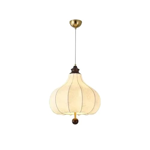 Plafond en tissu vintage pour une ambiance de chambre à coucher apaisante