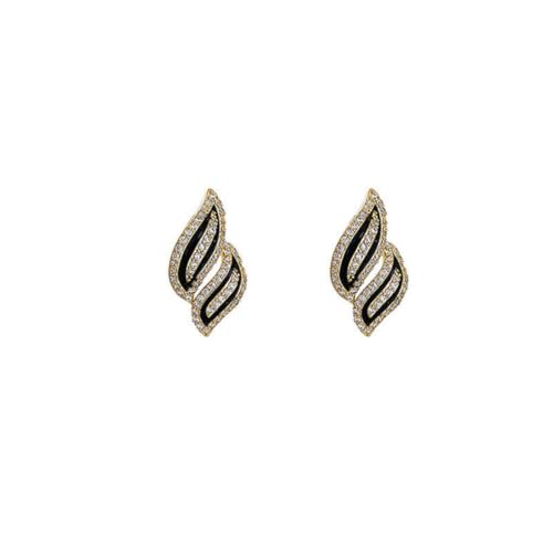 Boucles d'oreilles feuille pour affiner un visage rond avec élégance