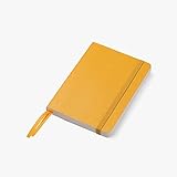 Inspira la creatividad con un cálido e inspirador cuaderno suave mostaza de nuestra impresionante gama Agenzio. Con páginas rayadas para guardar todas tus ideas y reflexiones geniales, y un tamaño pequeño, lo que significa que puedes llevar tu Biblia creativa sobre la marcha