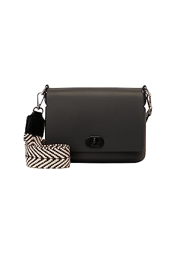 O bag è un brand dinamico e all’avanguardia. Nasce e si sviluppa grazie al successo delle omonime borse componibili e totalmente personalizzabili realizzate in materiale XL Extralight, un materiale plastico innovativo e superleggero, che ha reso le borse O bag dei veri e propri oggetti di culto.