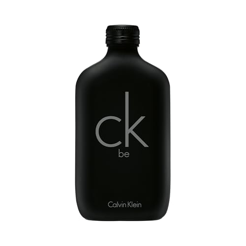 Questo profumo intimo, adatto da indossare durante il giorno, fonde la freschezza con i caldi e avvolgenti muschi bianchi per una fragranza che invita al contatto fisico