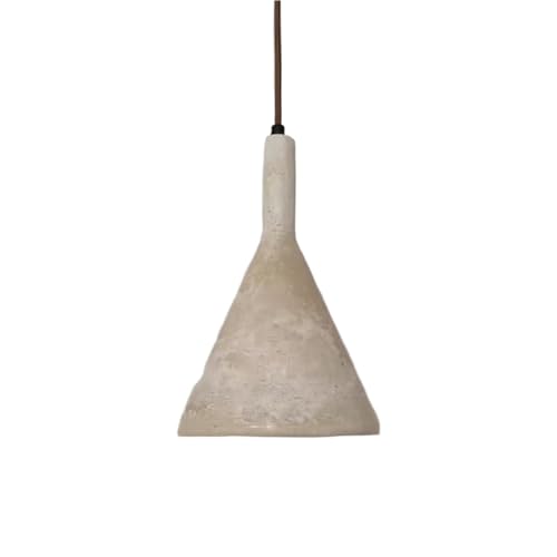 Suspension beige conique effet pierre naturelle pour îlot de cuisine et entrée chaleureuse